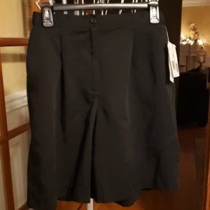 NWT LizGolf putting it right black Golf shorts sz 10